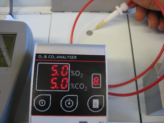 4: Test Lid can also be used for customers using other types of gas analyzers. Compare the CO 2 readout with the value shown under CO2.C in the menu and adjust if necessary.