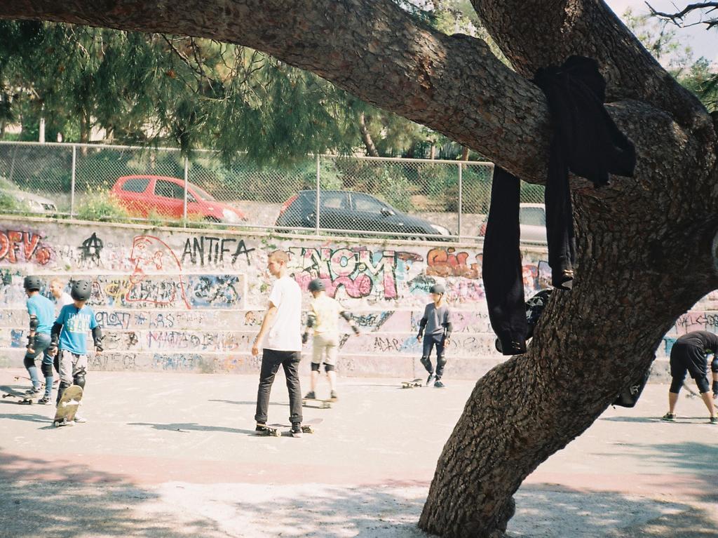 Free Movement Skateboarding is an Athens-based, UK-born non-profit organisation which brings the world of skateboarding to the young Greek and refugee population.