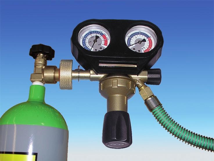 Adjust the back pressure to approximately 2 bar with the regulation bar (5) (indication of the reduced pressure on the back pressure manometer (6)).
