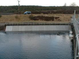 New smolt screens were installed by the Spey Board on the intake flow at Rothiemercus fish farm in April 2005.