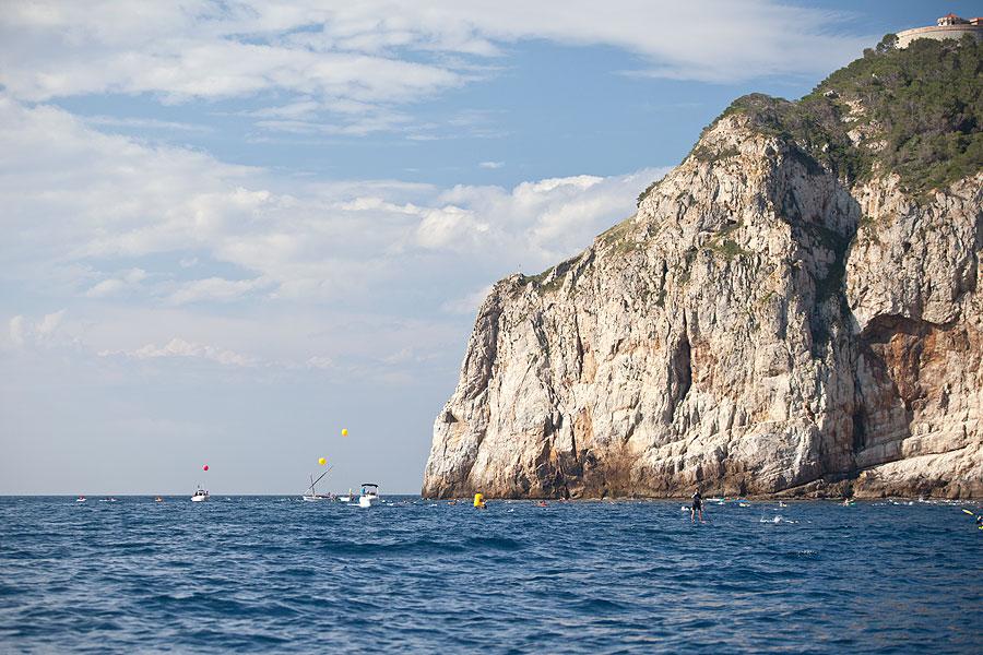 Two itineraries to swim and enjoy the great beauty of the natural environment outlined by cliffs and coves of transparent