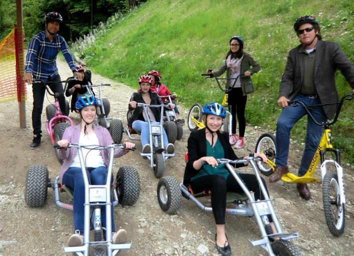 MONSTERROLLER MOUNTAINCARTS - DOWNHILLROLLER Period: ex 1 hour Number of persons: ex 5 persons Rollerverleih from 8,-- / Ascent from 11,50 Price: Group price from 20 persons Bigger groups: Split in
