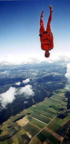 3. the essence of speed skydiving To compete for the best Meet Result and set World Records. A Meet Result is made up of 3 jumps from regular skydiving altitude: 4.000 meters (13.124 ft).