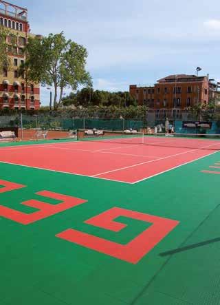 to play tennis OUTDOOR 12, a multipurpose surface for those who love a