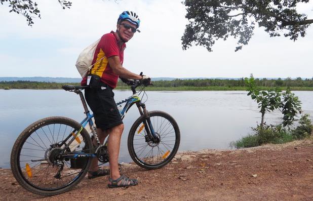Cycling from Saigon to Bangkok: 400 Miles in 2 Weeks By Jay Jacobson, NYCC member since mid 1990 s Member Asia Society Having spent much of twenties and thirties during the Vietnam War, I couldn t