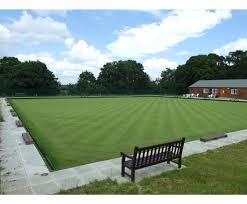 IRISH LAWN BOWLS HOW TO SET UP A BOWLING CLUB AND THE REASONS WHY 2015 Dimensions of a green The green may be rectangular or square; the length should be between the minimum length of 31 metres and