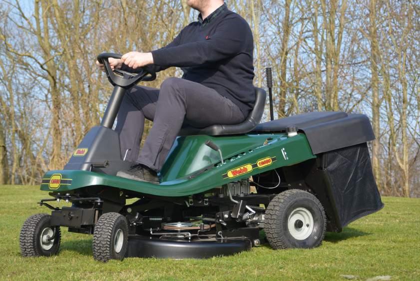 Discharge 6 Cutting heights: 24mm - 75mm 176 Litre easy tip grass collection bag 10 front wheels and 15 rear wheels Overall width: 80 (31.