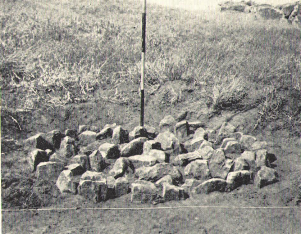 Mapungubwe Hill in 1934 and seem to be similar to the stone structures that local