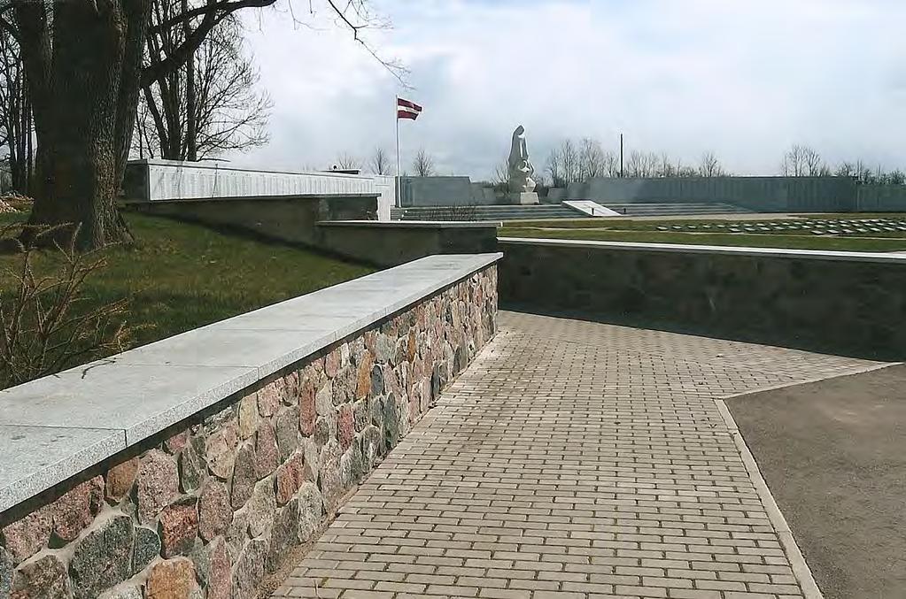 Lestenes Brāļu kapi Lielbritānijas bijušais premjērministrs Vinstons Čerčils mums atgādina: Priekšstats par valsti ir atkarīgs no tā kā šī valsts godina savus kritušos karavīrus.