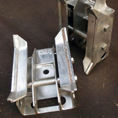 In Detail Bracket & Hydraulics Wall Bracket - Attach and guide Wall Bracket