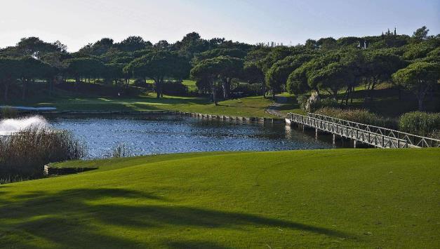 Located fifteen minutes northwest of Faro airport, American architect William Mitchell raised the bar in terms of golf course architecture here at Quinta do Lago by importing American standard