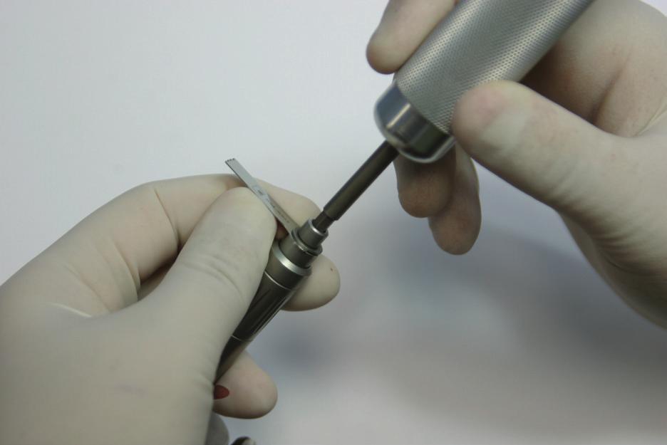 Operating Procedure When handpiece is not in use but connected to medical grade air or nitrogen supply, the throttle safety slide must be placed in the SAFE position (fully forward) to avoid