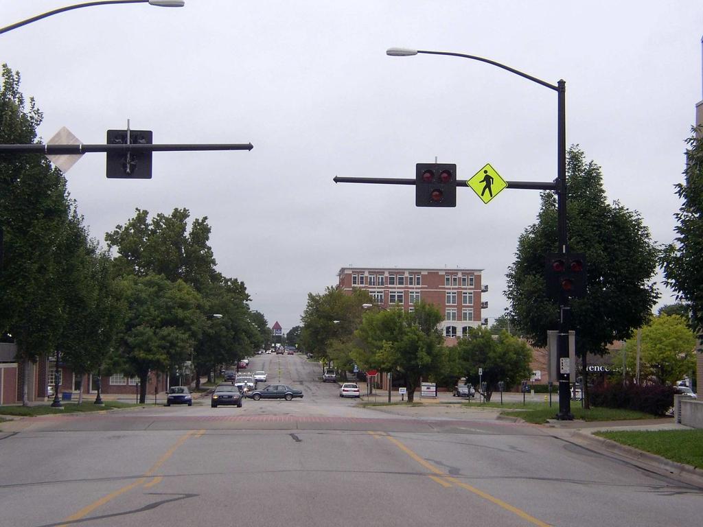 5.3 Pedestrian Hybrid Beacon on New Hampshire Street, Lawrence, Kansas 5.3.1 Site Selected This second PHB in Lawrence was installed at a mid-block pedestrian crossing on New Hampshire street between 9 th street and 10 th street in March 2009.