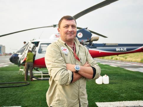 THE PILOTS OF EVEREST RESCUE Name: Jason Laing Age: 48 Country of Origin: New Zealand Jason was awarded Helicopter Association International s Pilot of The Year 2016 for his rescue and recovery