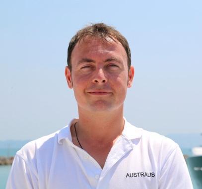 Chef Jamie Scott British/ South African Interests/ Languages: English DJ music Wine tasting Waterskiing Mountain climbing Jamie is a certified Gordon Bleu Chef and has great passion for his field.