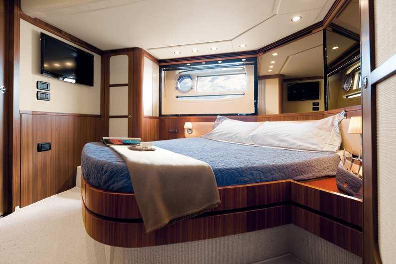 LOWER DECK con t THE OWNER S CABIN amidships combines elegance with classic marine styling and comfort.