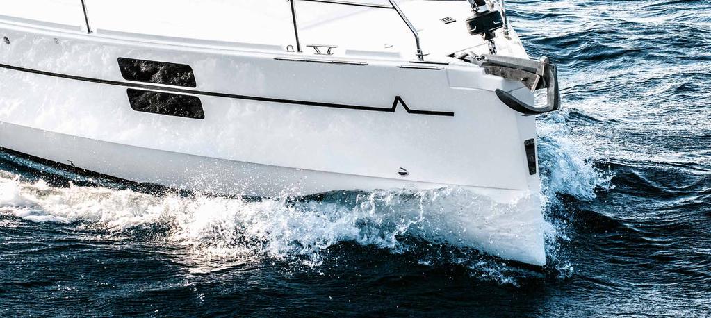 6 The Azuree 33C concept Azuree 33C is a revamped version of the award-winning Azuree 33 with a sail plan and draft options designed to meet racing as well as cruising requirements.