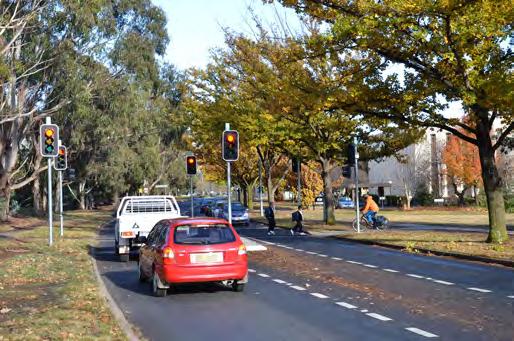 4.3 Road crossings There are a number of pedestrian crossing types used in the vicinity of ACT schools.