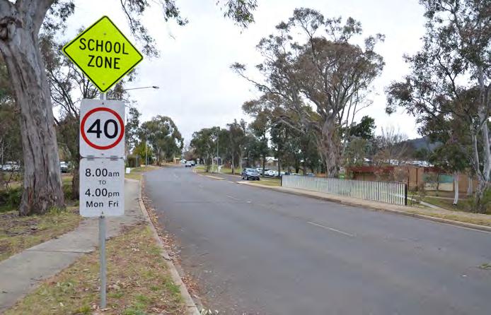 Safe School Travel in the ACT Information Sheet 2 40 km/h school zones The 40km/h school zone slows traffic in the vicinity of the school. 40km/h school zones in the ACT operate between 8am to 4pm.
