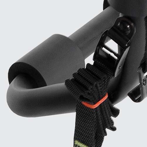 conforming anti-sway cradles prevent bike-to-bike contact 6-strap system