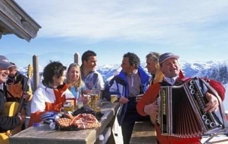 Registration: No registration necessary! Tirolean-Style Après-Ski from 4-6pm at the Hotel Neuwirt.