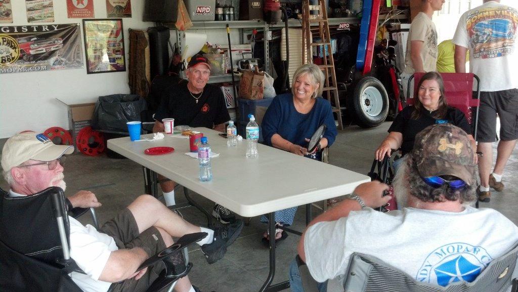 Pictures provided by Evan Springer and Dave Watt. INDY MOPAR CLUB MONTHLY MEETING, August 27, 2015 President Evan Springer brought the meeting to order at 7:00pm.