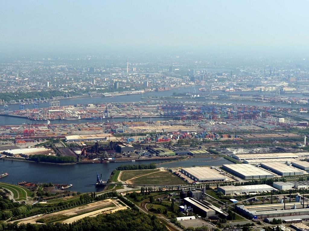 4 The City and Port of Hamburg The Tidal Elbe: The Port of Hamburg 3 rd in Europe 72 km 2 275,000 Jobs in Germany 7,9 mio. TEU / 121 Mio.