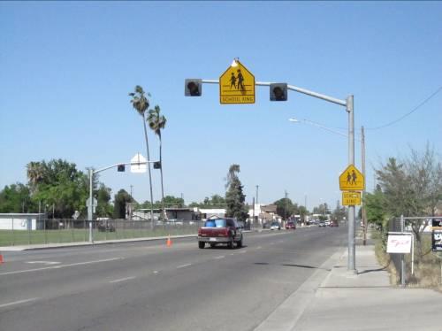 TABLE A-4: UNCONTROLLED CROSSINGS: BEACON, LIGHTING, AND SIGNAL TREATMENTS Treatment Description Level Estimated Cost 4-1.