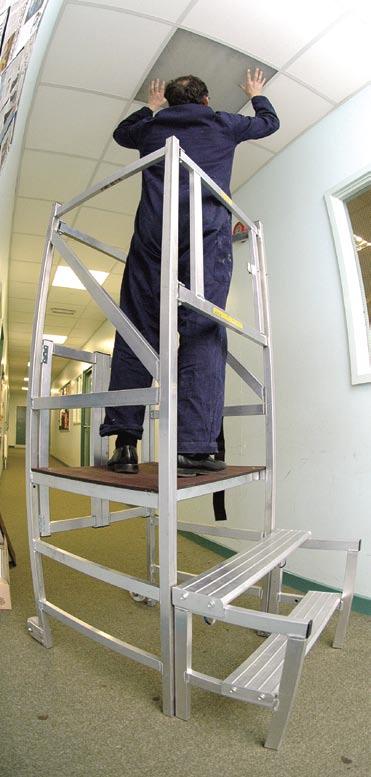 3 229 When considering the job, you may conclude that a podium (see Figure 21) or working platform stepladder (see Figure 22) is a safer alternative and should therefore be used.