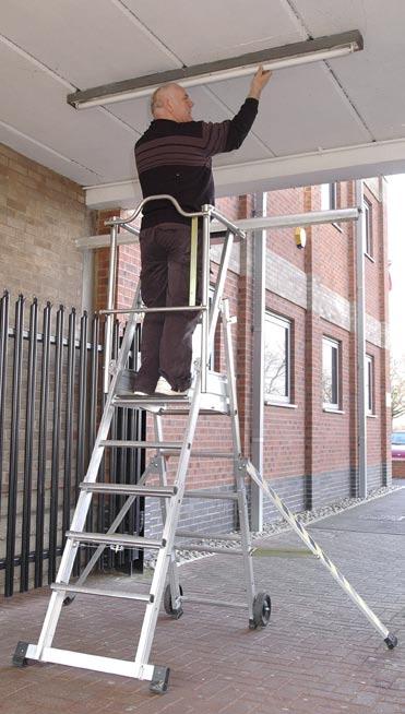 4 1 Figure 19 Ladder showing correct 1 in 4 angle (means of securing omitted for clarity) 3 Figure 21 Podium steps Figure 22 Working platform stepladder Figure 20a Correct two clear rungs 3 Roof work