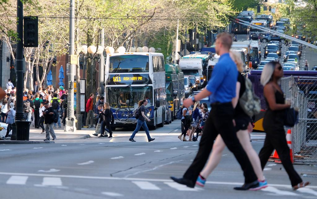 ADVISORY GROUP Near-Term Strategies Input Helping Address Near-Term Mobility Challenges Seattle faces an enviable challenge - managing growth spurred by one of the nation s strongest economies and