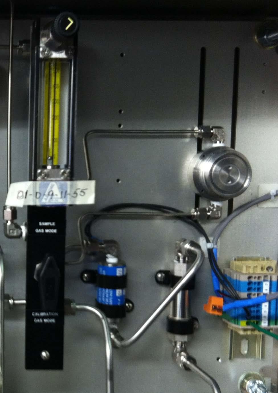 flow meter (100 ccm) sample gas out sample gas from vapor condenser O2 sensor