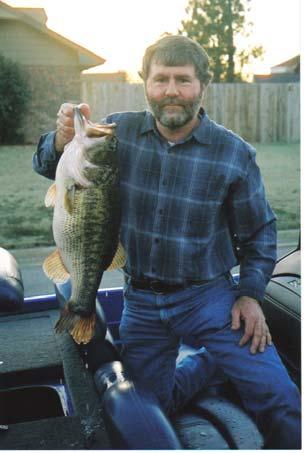 8 TABLE 3. TROPHY BASS REPORTED IN 2005 TOURNAMENTS. LAKE ORGANIZATION DATE WEIGHT (lbs.) SOONER ARK CITY FFA 03/20/05 11.