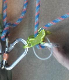 loop down to victim Up from victim Locking carabiner Pull here if enough person power Drop loop to victim
