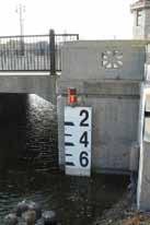 Clearance Gauges If it is not obvious whether or not there is enough vertical room to travel under a certain bridge, boaters should refer to its clearance gauge (affixed to the bridge s right side
