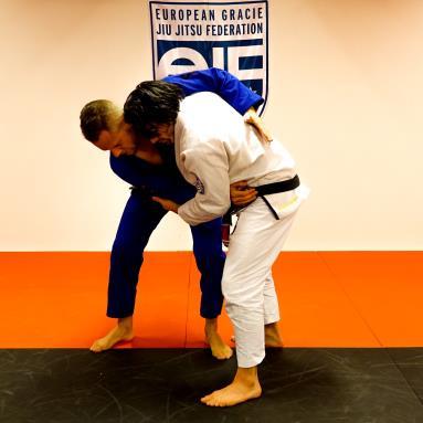2 POINTS Takedown or throw Points may be declared when the opponent pulls guard while the competitor begins the takedown or grips