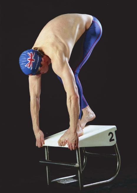 SECTION 5 CHAPTER 12 7) Figure 12.21 shows a swimmer holding a balance just before the start of a race. a) Explain how the position of the centre of mass can affect the swimmer s balance.