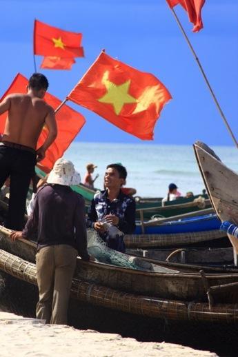 Case study: Establishing pioneer Fisheries Associations in Vietnamese fishing communities Overview The Regional Fisheries Livelihoods Programme (RFLP) has worked with the Department of Fisheries to