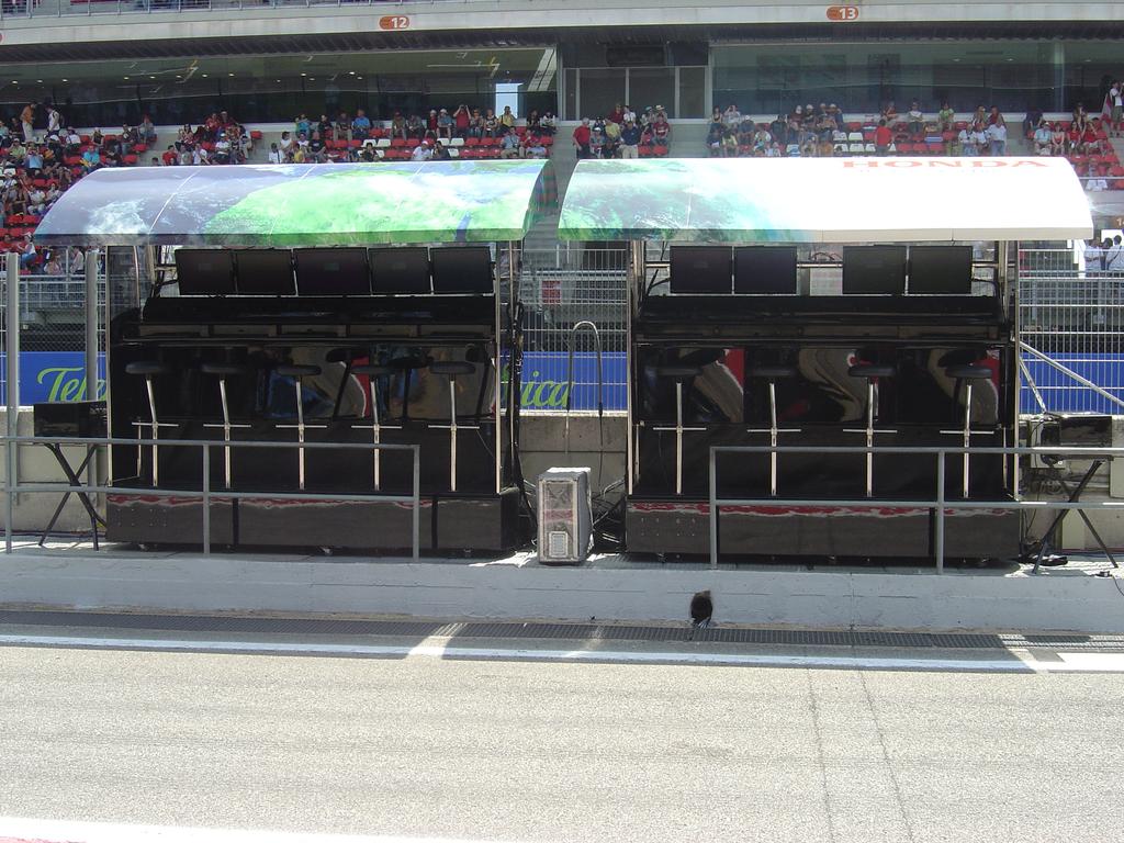 The pit wall timing stand The race control centre IT infrastructure includes: 10 laptop PCs 8 PC displays 18 TV screens Radio