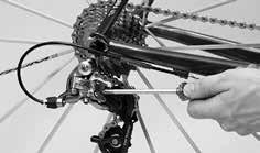 The rear deralleur s equpped wth lmt screws whch lmt the swvel range of the rear deralleur, thus preventng the rear deralleur and chan from colldng wth the spokes or the chan from droppng off the