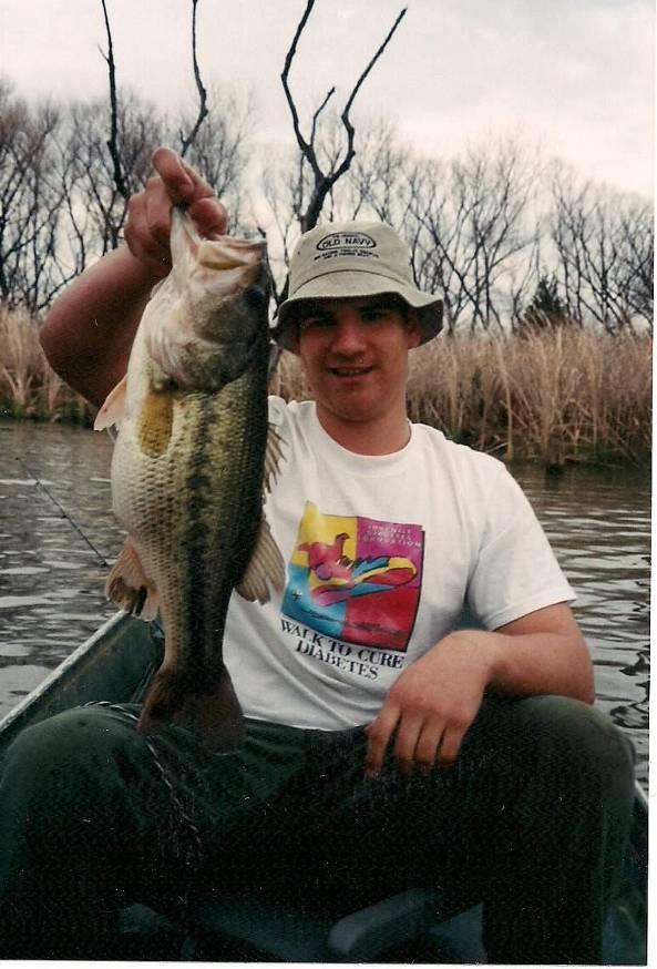 1977 1981 1983 1986 1992 1996 2000 2010 Catch Rate Current Status of the Major Fish Species Bass Electrofishing catch rates for largemouth bass have been below the state average (< 40 per hour) in