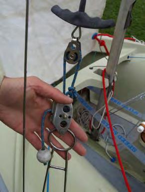 Trapeze System Assemble the trapeze handle jammers in the same manner as the kicker -