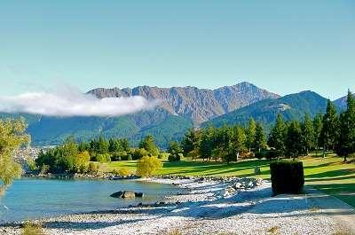 Novotel Queenstown Lakeside also features the excellent Elements Restaurant and the Elements Cafe and Bar.