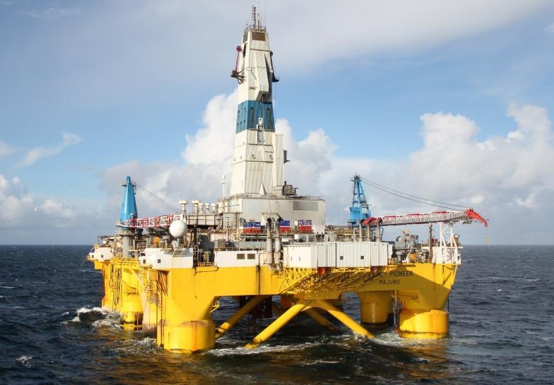 Rig Length: 279 ft Width: 233 ft Draft: 30 ft Accommodations: 100