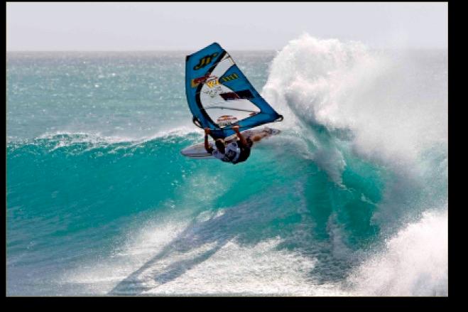 VND 1,650,000 KITE SURF 1 Hour VND 550,000 Haft Day VND 1,320,000 Full Day