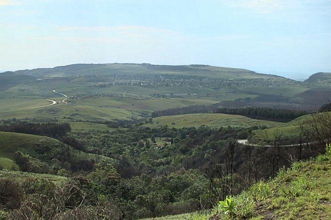 The ukhahlamba Drakensberg Mountains are between the low lying coastal plain of KwaZulu Natal and the plateaus of the Free State, Mpumalanga and Gauteng. An escarpment Activity 1 1.