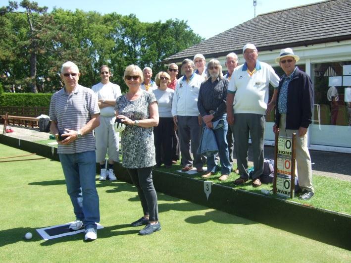 Play Bowls Day Attracting new members in a fun and informal setting The Play Bowls Day is heavily grounded in the traditional club open day, but the emphasis is placed on attracting new participants