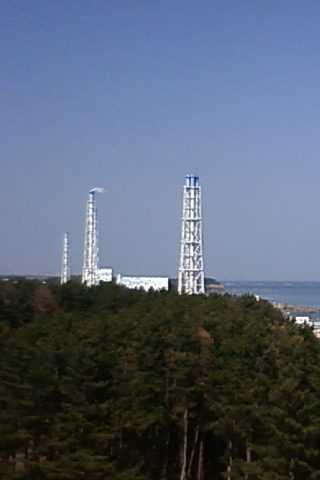 Figure 3 Photos by the live camera at the Fukushima Daiichi NPS (Part) (Left: taken at 13:00 on March 13 th, Right: