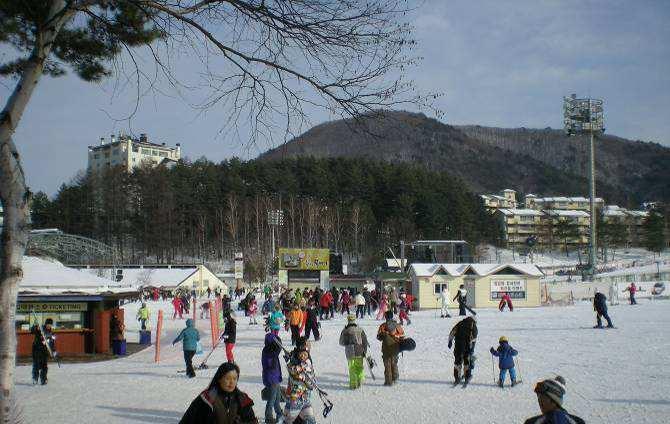 South Korea South Korea is a mountainous country with relatively cold winters. Ice skating or gliding over the snow was already familiar to part of the population before the advent of skiing.