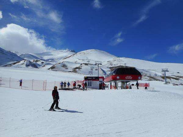 which hosts FIS competitions. It lies in the eastern part of Turkey, near the city of Erzurum and has one of the colder climates in the country resulting in very good snow conditions.